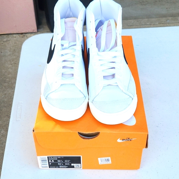 Nike Blazer Mid 77 - Picture 1 of 4
